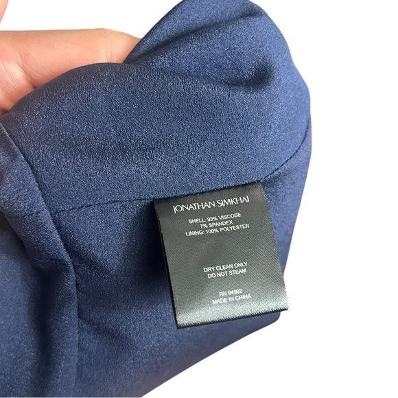 💙🤍𝐉𝐎𝐍𝐀𝐓𝐇𝐀𝐍 𝐒𝐈𝐌𝐊𝐇𝐀𝐈 “Evelyn” Blue floral Mini dress - Picture 4 of 7